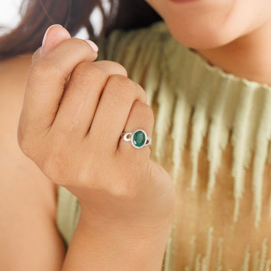 Modern Emerald (Panna) Ring – 925 Silver Silhouette - #1178B - Myra